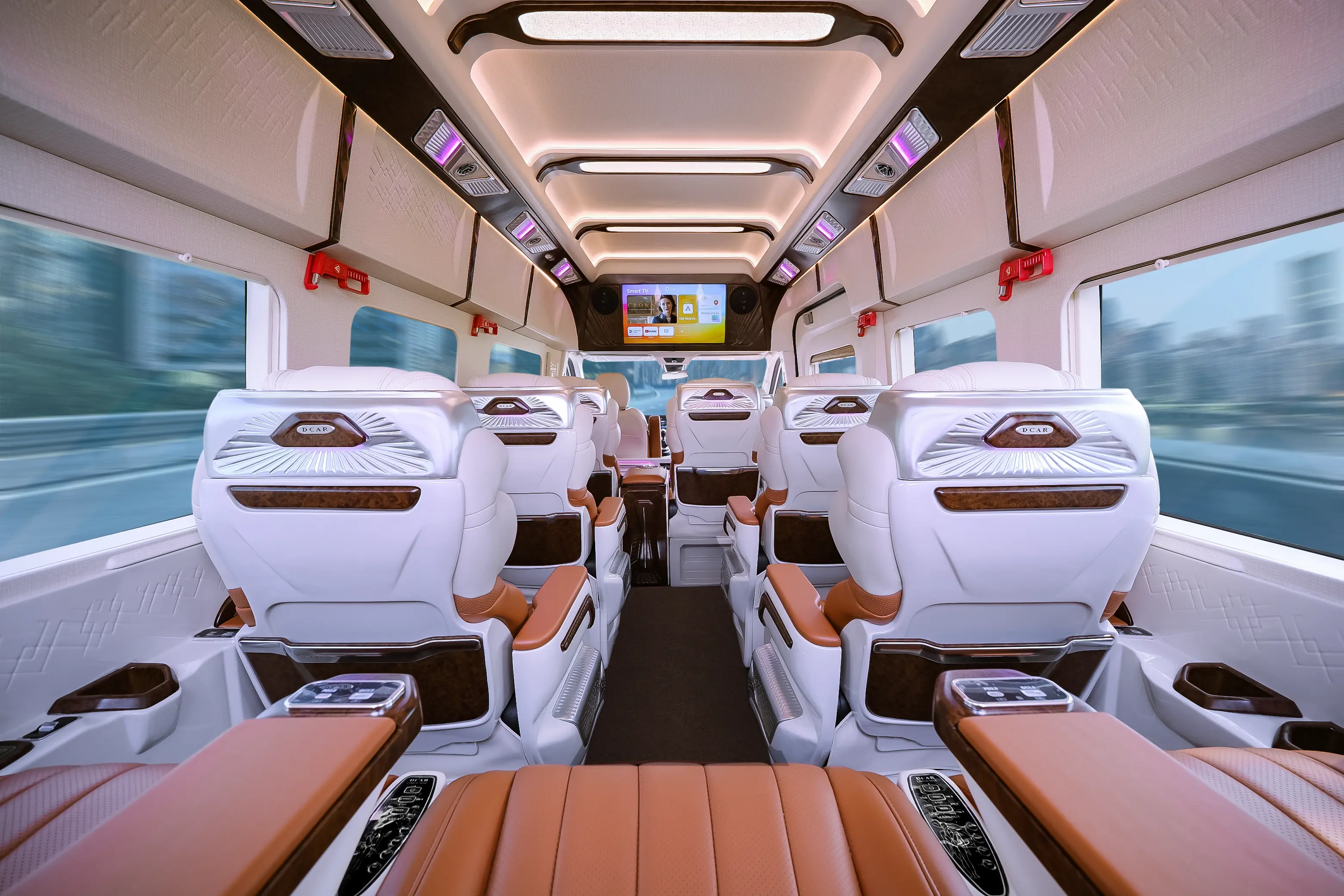 Xe 12 Chỗ DCar Limousine – Lựa Chọn Số 1 Cho Doanh Nghiệp