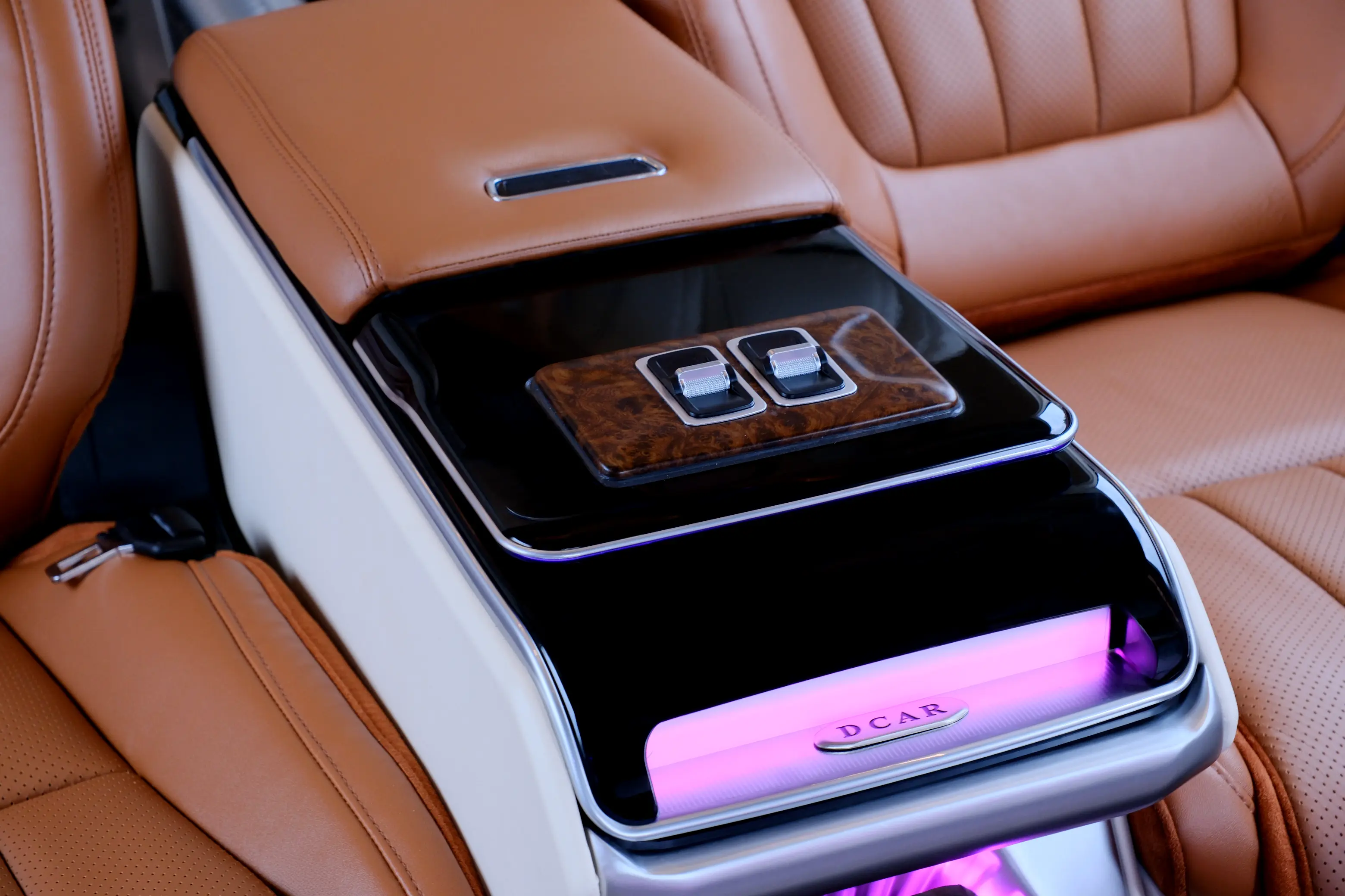 gia-xe-limousine-ford-transit-tai-ho-chi-minh-5