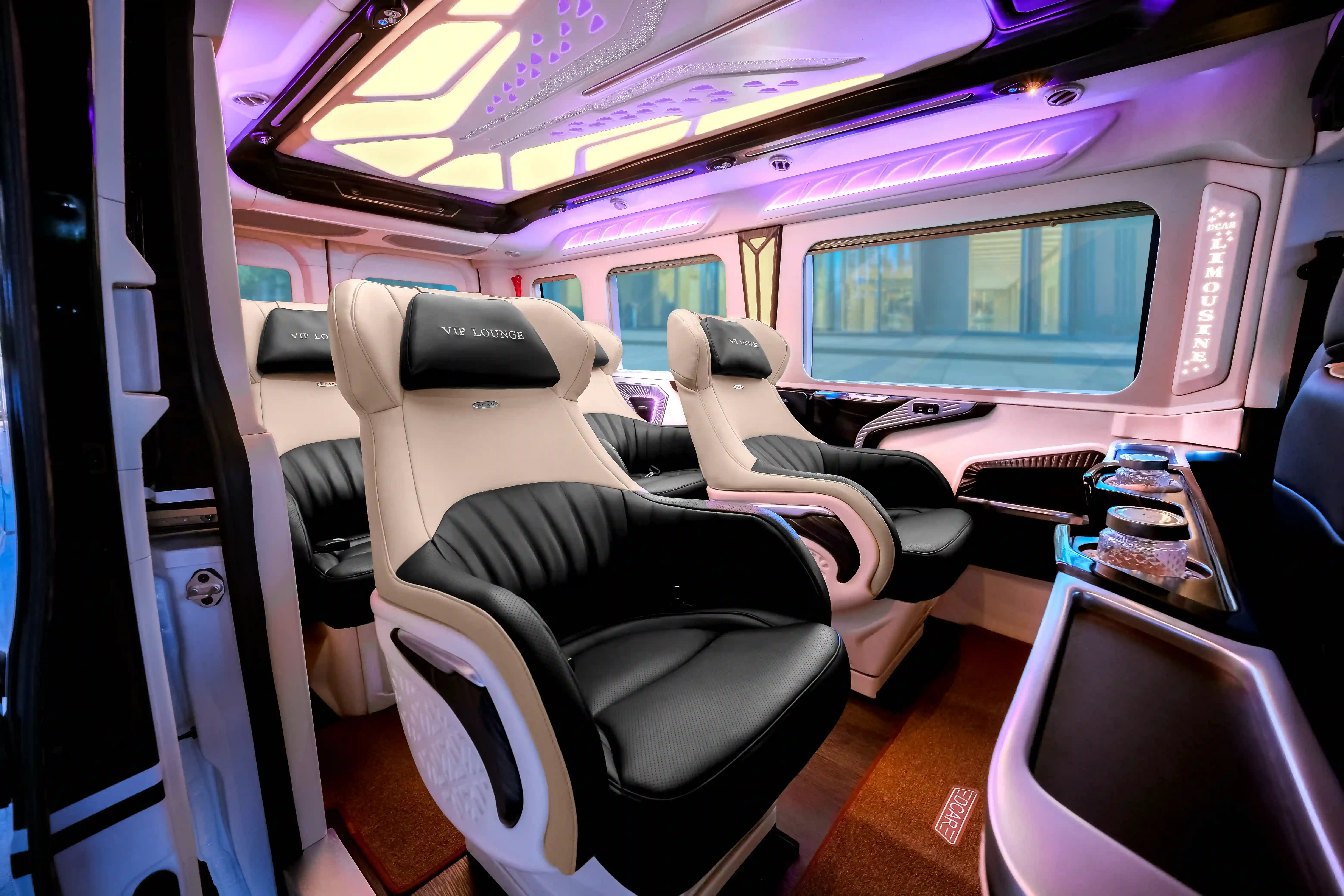 Xe Limousine 10 Chỗ Chính Hãng Giá Bao Nhiêu?