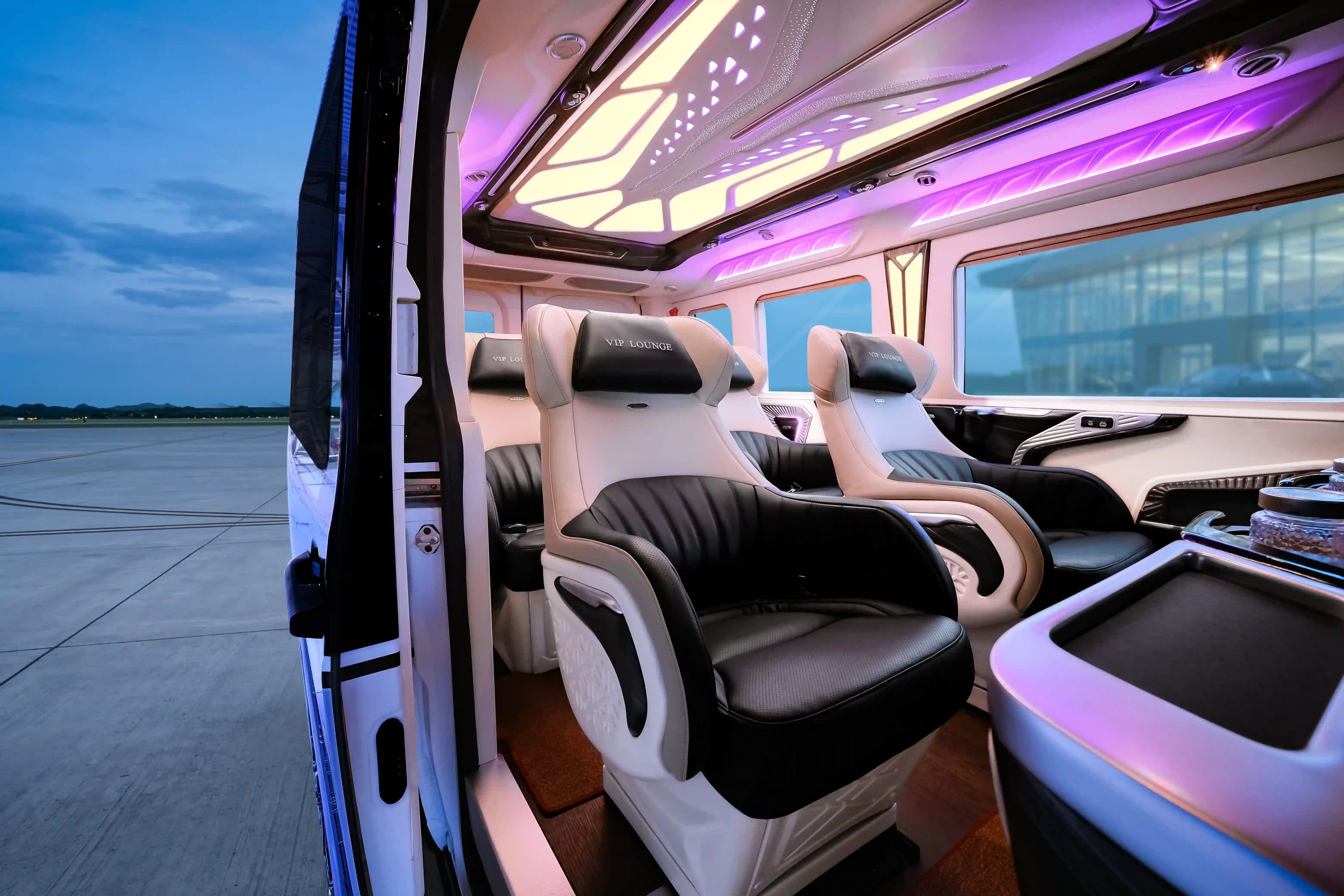 DCar Vip Lounge - Ford Transit