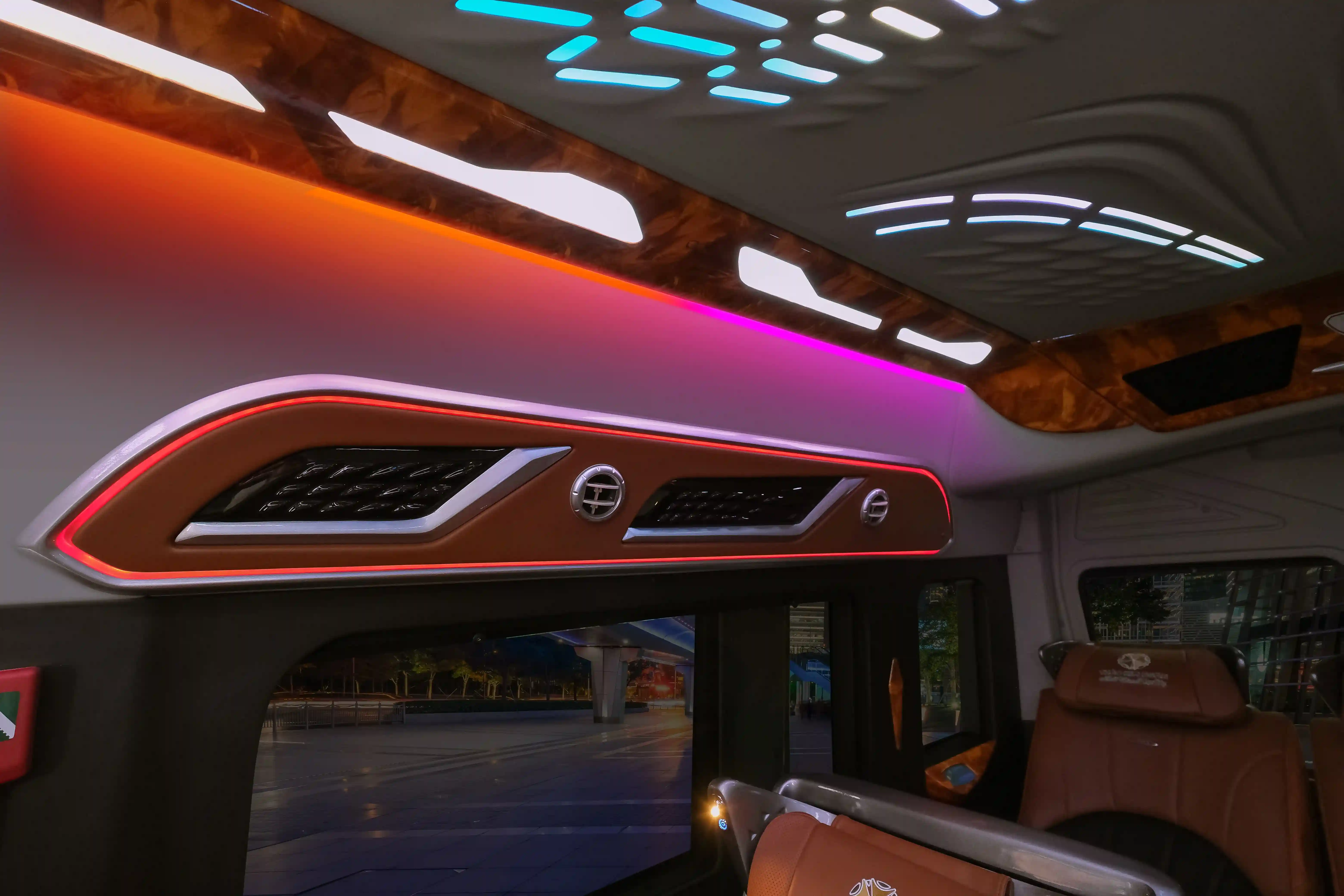hyundai-solati-limousine-10-cho-6