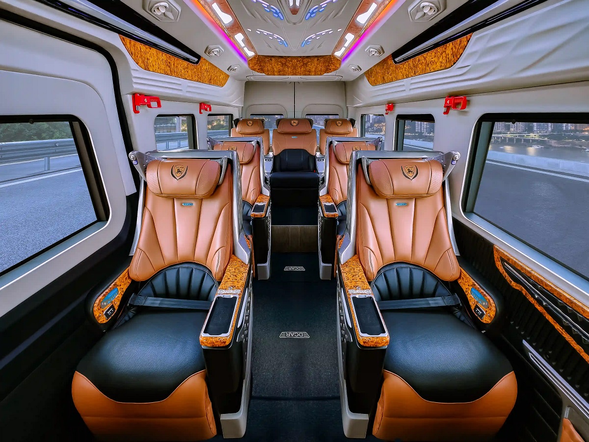 mua-xe-limousine-10-cho-gia-bao-nhieu-1