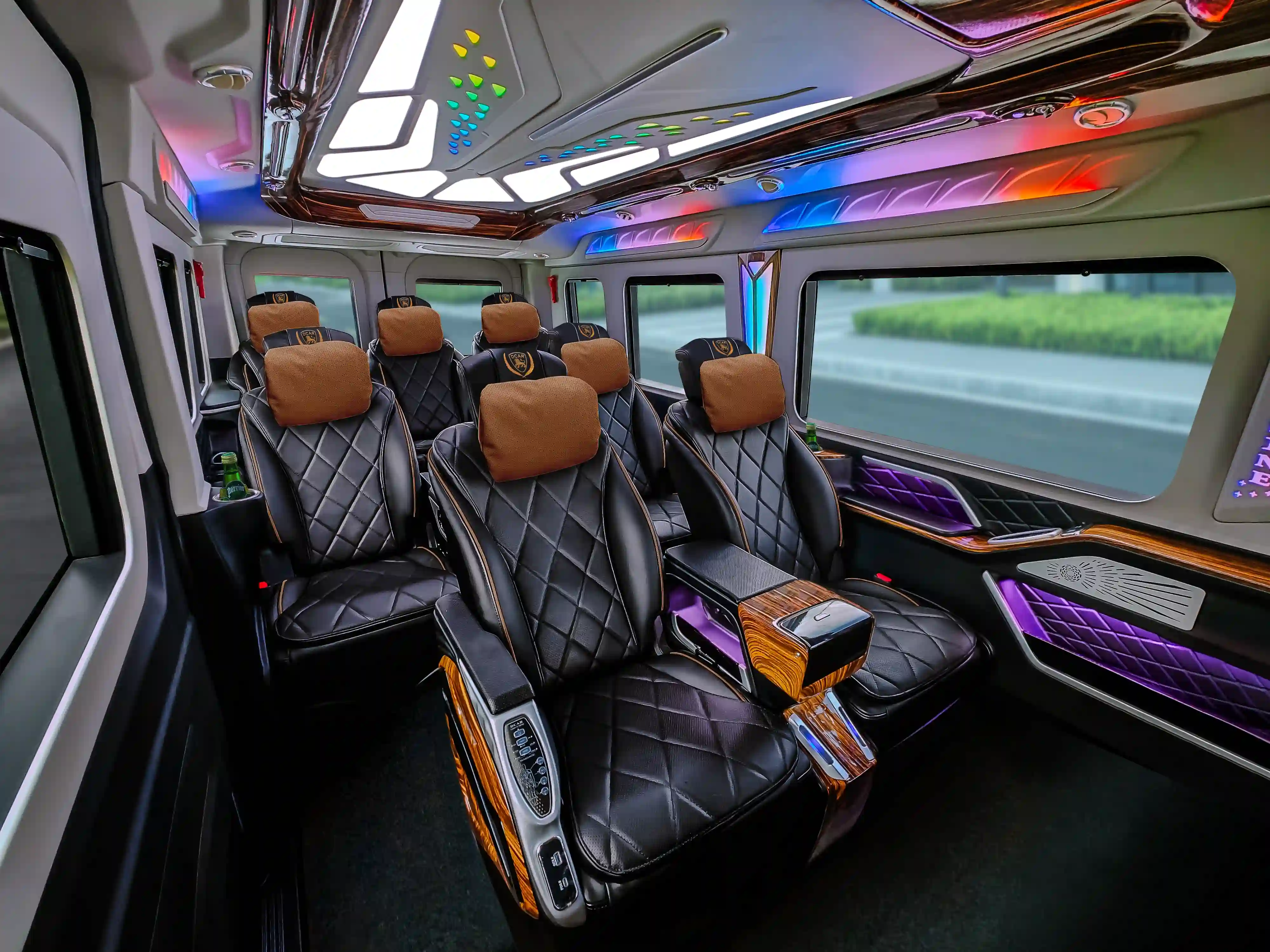 xe-10-cho-limousine-dcar-maybach-ford-transit-6