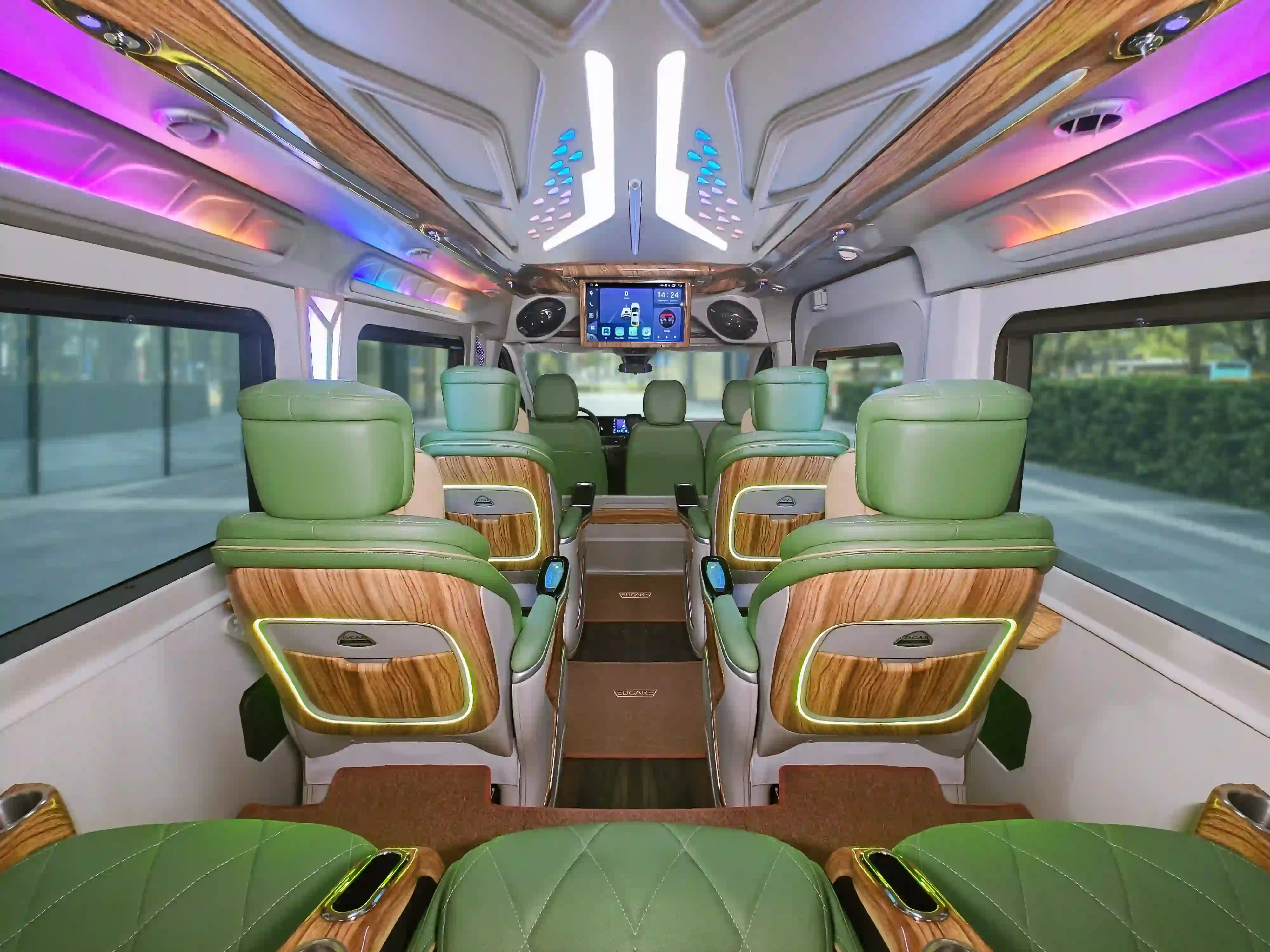 xe-limousine-10-cho-chinh-hang-2
