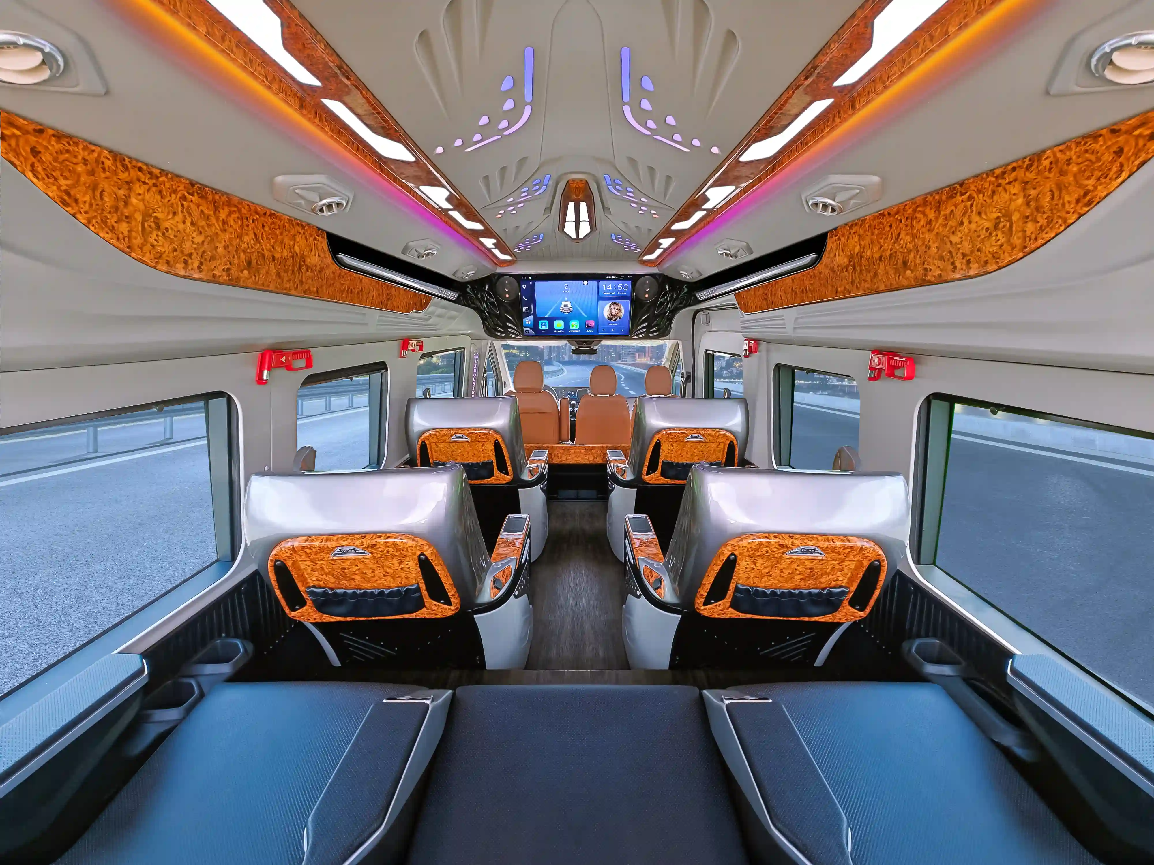 xe-limousine-12-cho-lua-chon-thong-minh-cho-kinh-doanh-van-tai-cao-cap-2