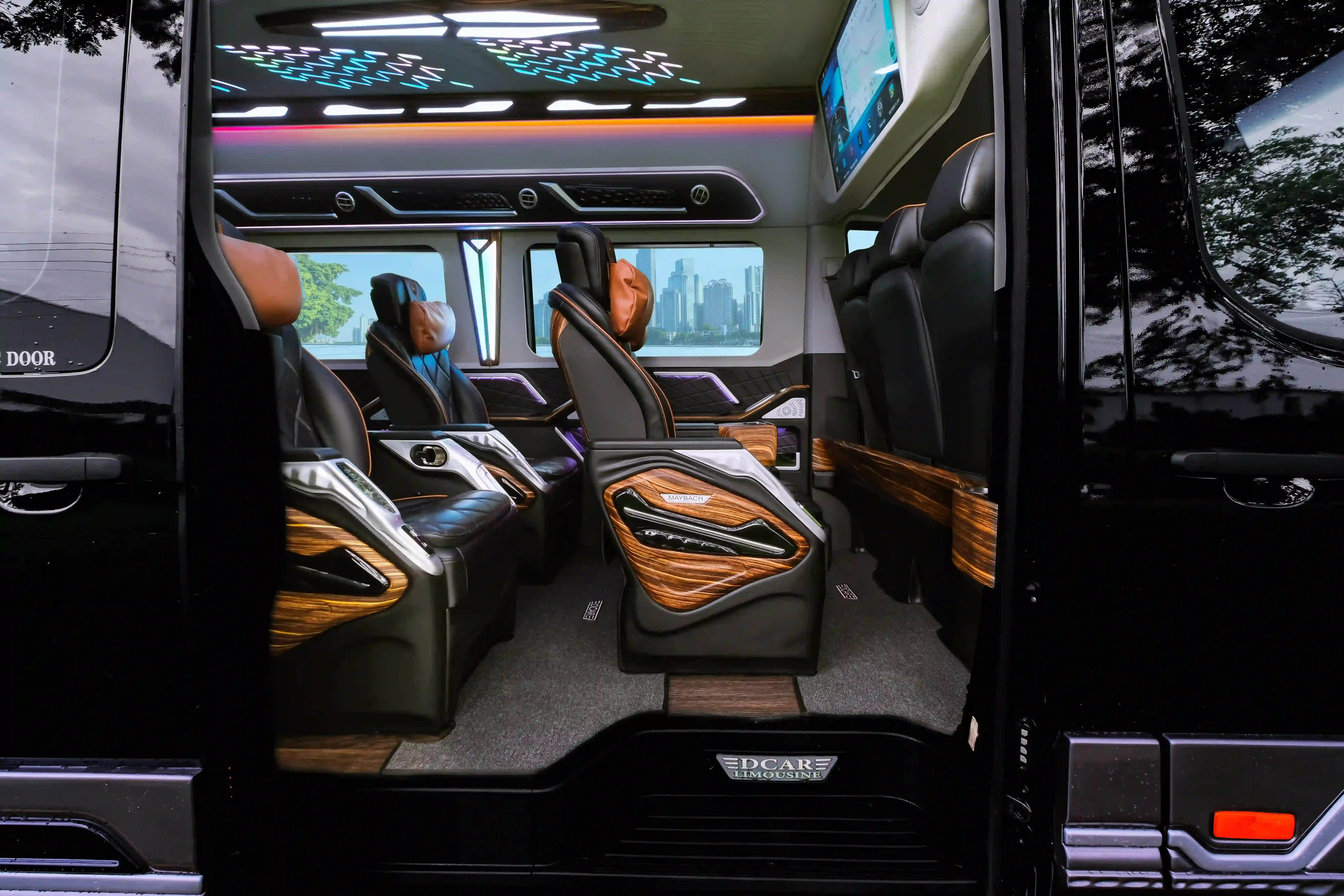 xe-limousine-12-cho-lua-chon-thong-minh-cho-kinh-doanh-van-tai-cao-cap-3