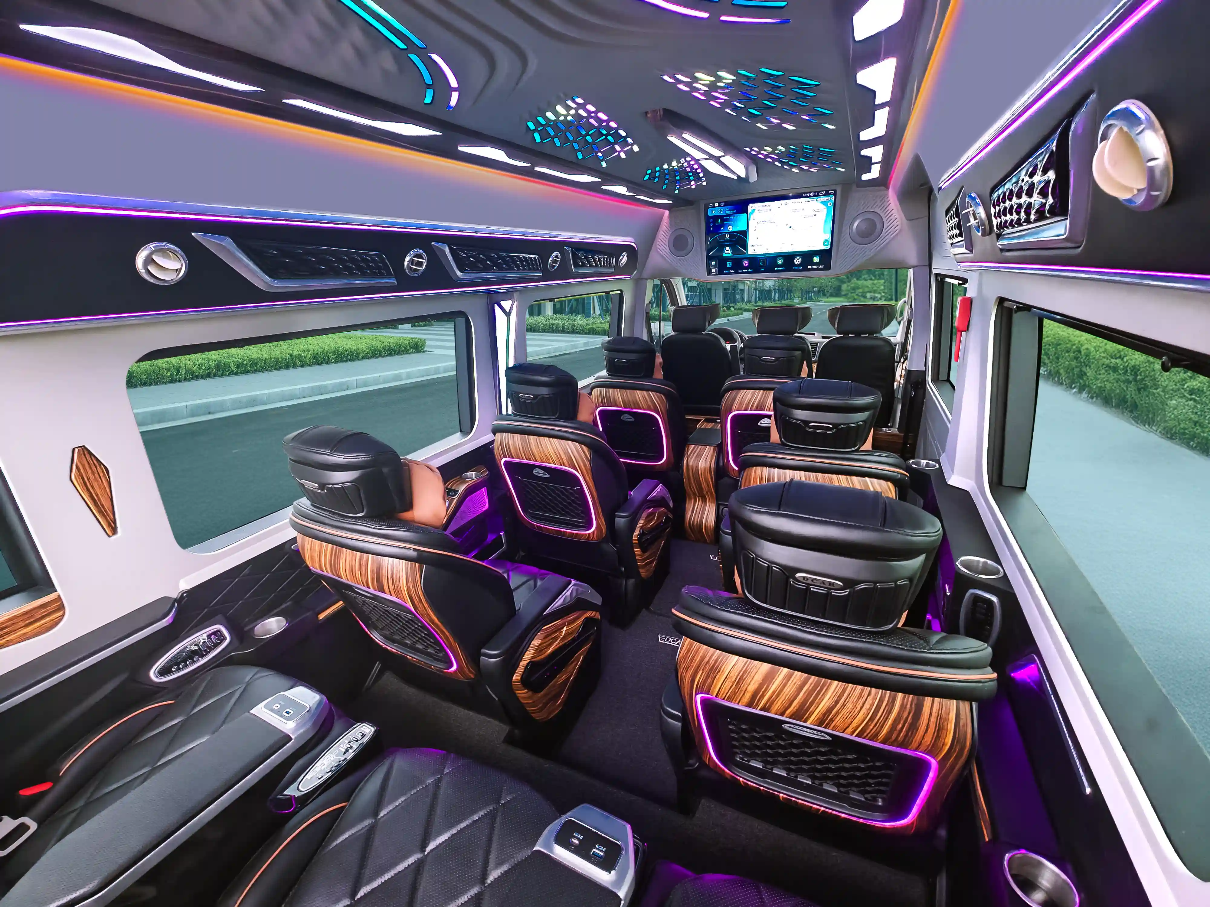 xe-limousine-12-cho-lua-chon-thong-minh-cho-kinh-doanh-van-tai-cao-cap-5-1